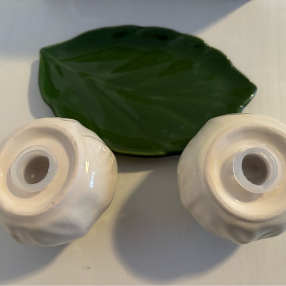 Vintage ceramic cabbage salt and pepper shakers set. - Picture 2 of 3